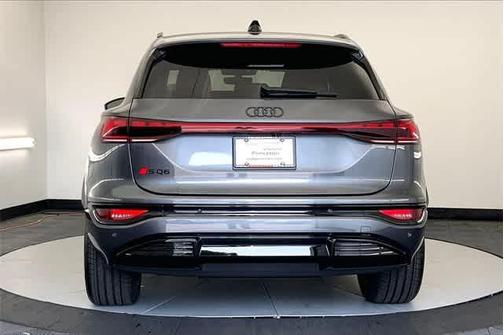 2025 Audi SQ6 e-tron Premium