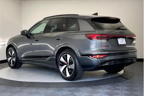 2025 Audi SQ6 e-tron Premium