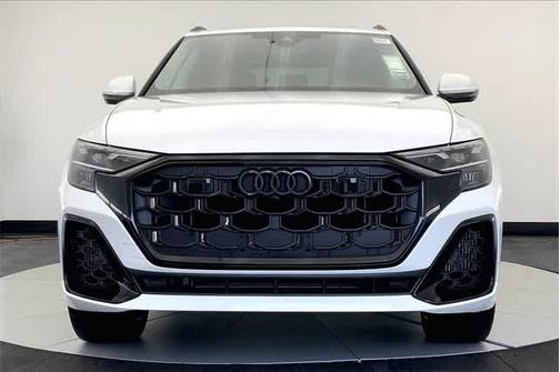 2025 Audi Q8 55 Premium