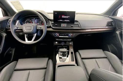 2025 Audi Q5 45 S line quattro Premium