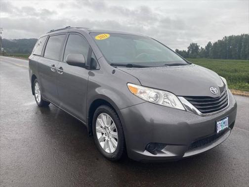 2011 Toyota Sienna LE