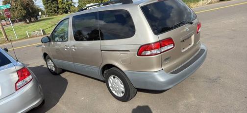2002 Toyota Sienna CE