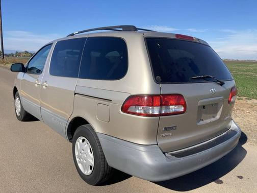 2002 Toyota Sienna CE