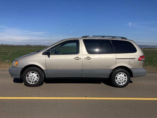 2002 Toyota Sienna CE