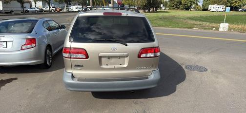 2002 Toyota Sienna CE