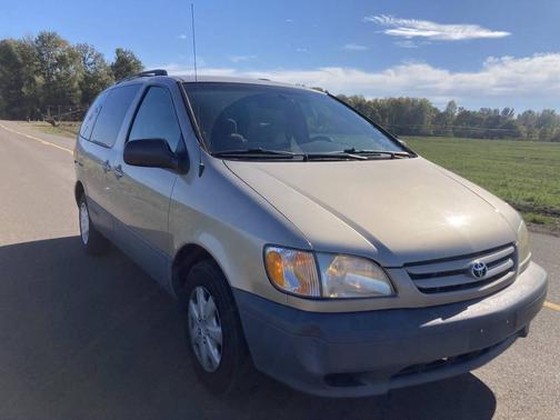 2002 Toyota Sienna CE