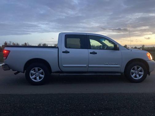2013 Nissan Titan SV