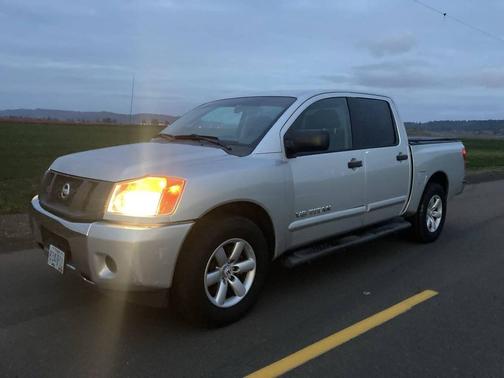 2013 Nissan Titan SV
