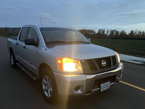 2013 Nissan Titan SV