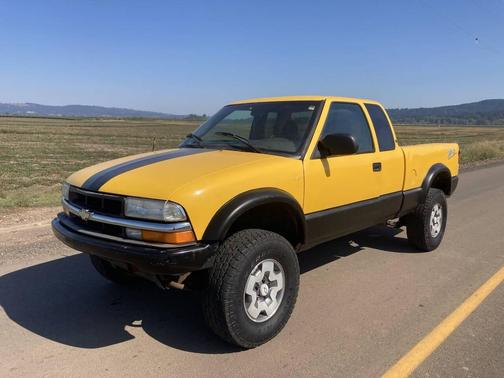 2003 Chevrolet S-10 Base