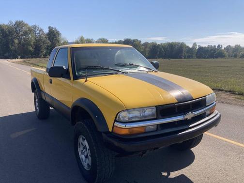 2003 Chevrolet S-10 Base