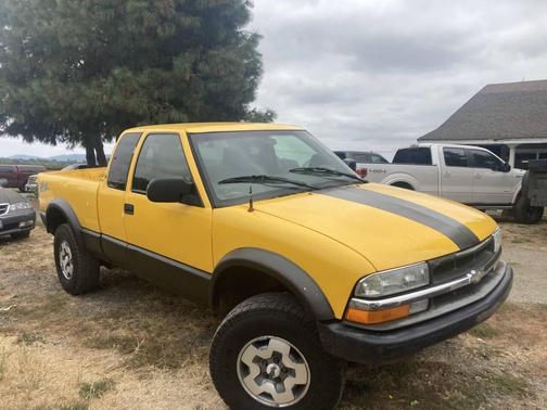 2003 Chevrolet S-10 Base