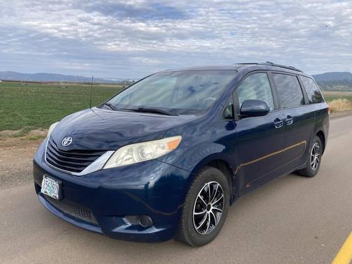2012 Toyota Sienna LE
