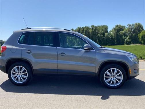 2011 Volkswagen Tiguan SEL