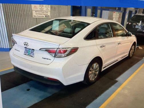 2016 Hyundai SONATA Hybrid SE