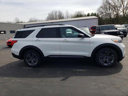 Star White Metallic Tri-Coat 2023 Ford Explorer XLT