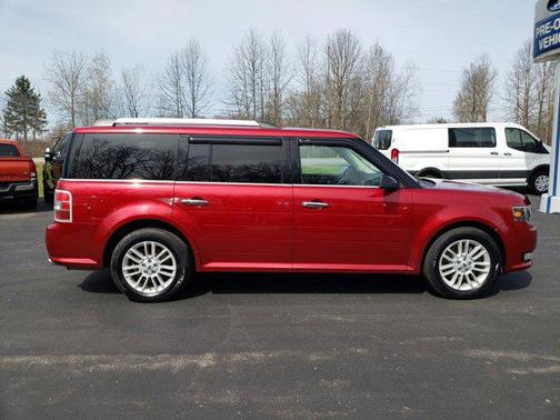 Red 2018 Ford Flex SEL