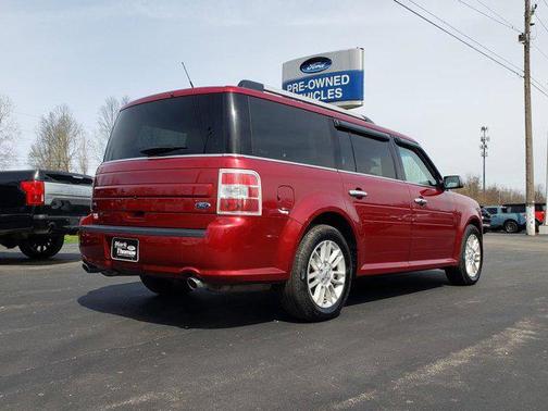 Red 2018 Ford Flex SEL