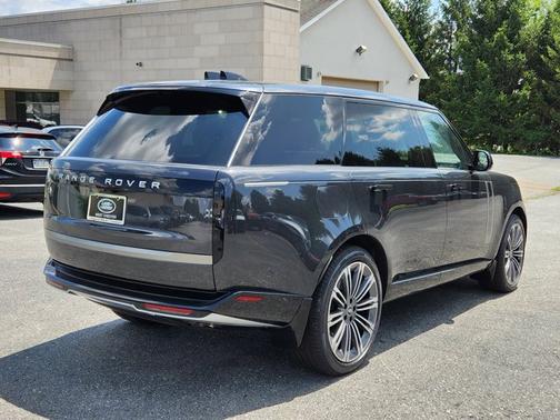 2025 Land Rover Range Rover SE