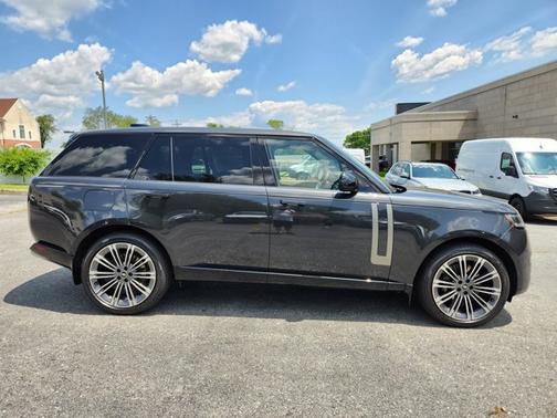 2025 Land Rover Range Rover SE