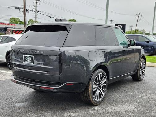 2025 Land Rover Range Rover SE