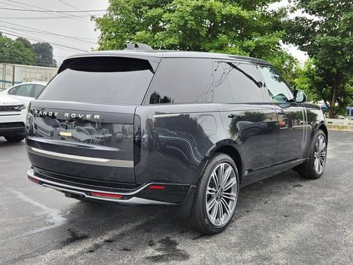 2025 Land Rover Range Rover SE