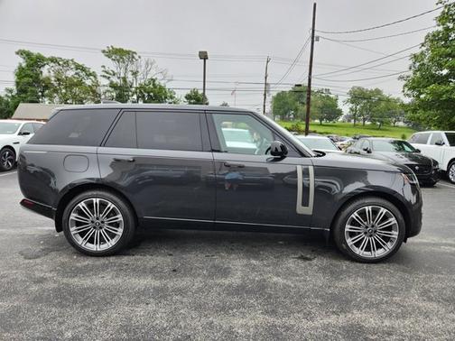 2025 Land Rover Range Rover SE
