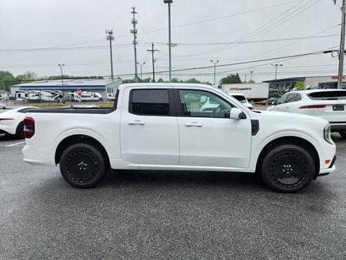 2025 Ford Maverick Lobo Standard