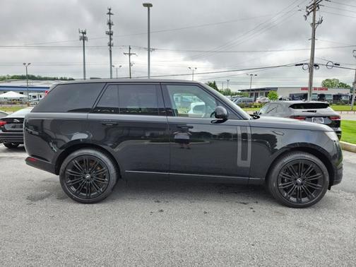 2025 Land Rover Range Rover SE