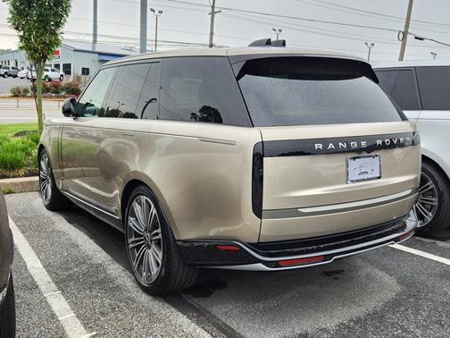2025 Land Rover Range Rover SE