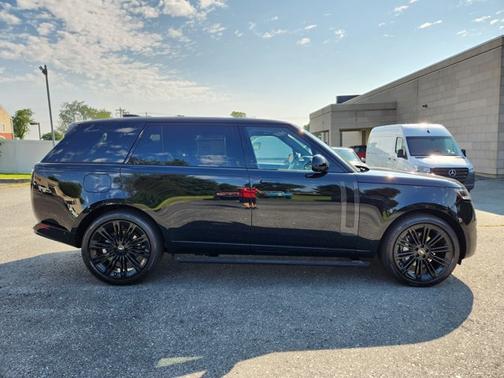 2025 Land Rover Range Rover SE