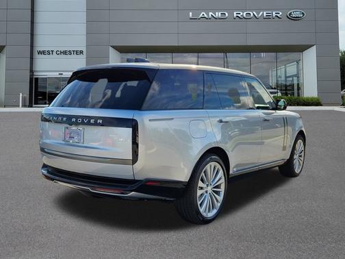 2025 Land Rover Range Rover SE