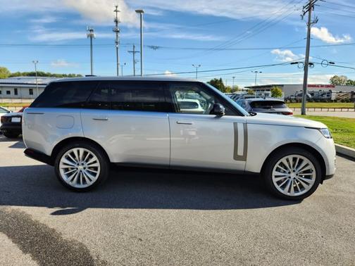2025 Land Rover Range Rover SE