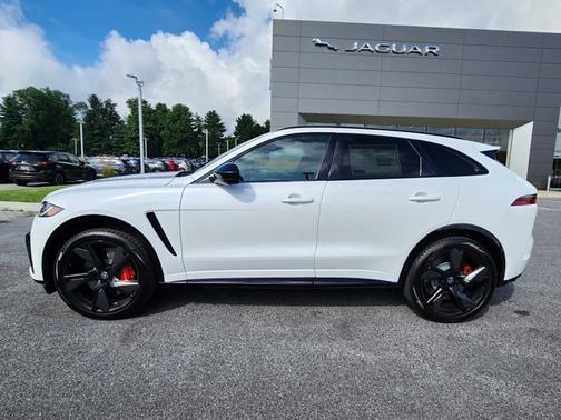 2025 Jaguar F-PACE SVR 575 Edition