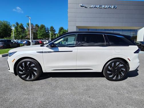2024 Lincoln Nautilus Black Label