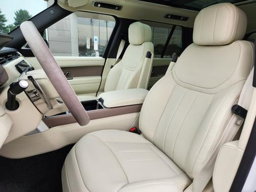2025 Land Rover Range Rover SE