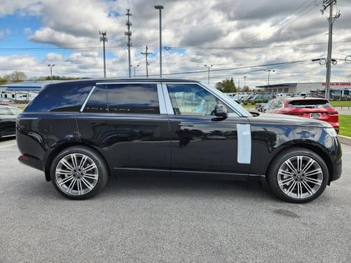 2025 Land Rover Range Rover SE