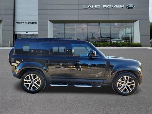 2023 Land Rover Defender SE