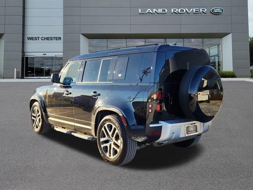 2023 Land Rover Defender SE