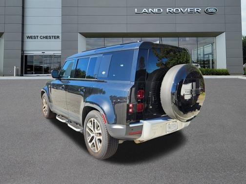 2023 Land Rover Defender SE