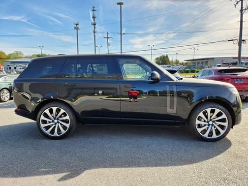 2025 Land Rover Range Rover SE