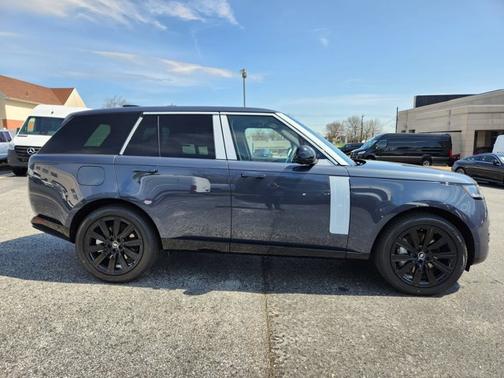 2025 Land Rover Range Rover SE