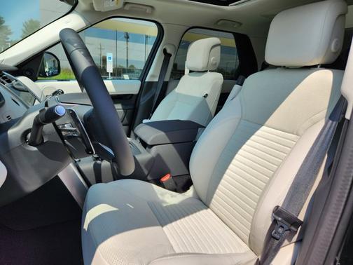 2025 Land Rover Discovery S