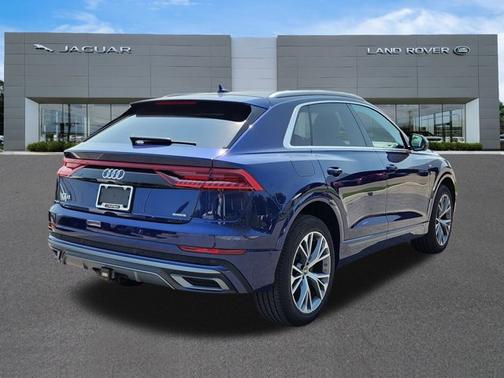 2023 Audi Q8 Premium Plus