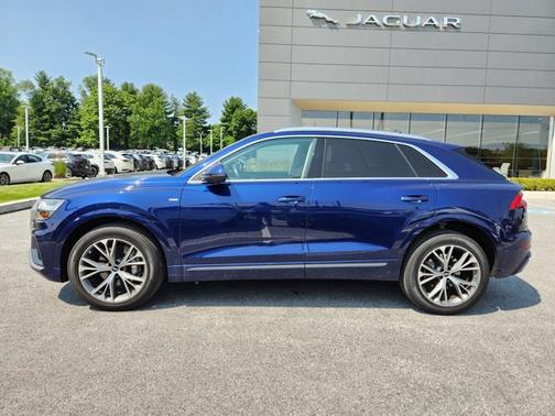 2023 Audi Q8 Premium Plus