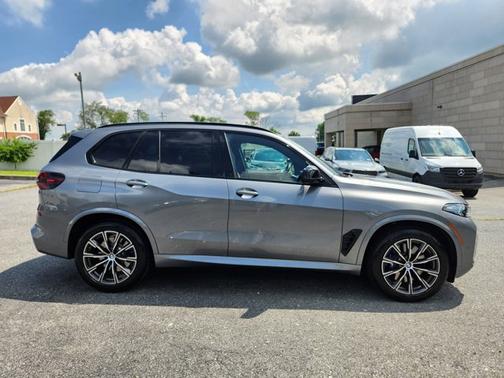 2024 BMW X5 M60i