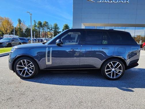 2025 Land Rover Range Rover SE