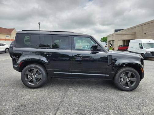 2025 Land Rover Defender X-Dynamic SE