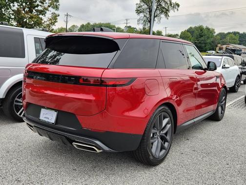 2025 Land Rover Range Rover Sport SE