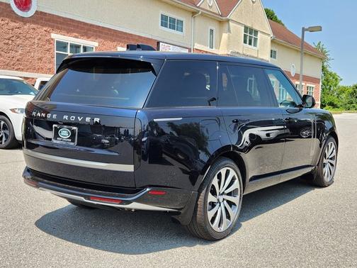 2025 Land Rover Range Rover SE